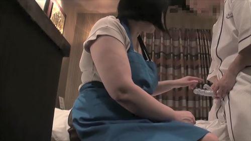 肥満体型で巨乳の女性を、ラブホテルで盗撮した動画