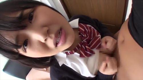 敏感な体は触れるだけで感じてしまう、真っ白なパンティを下ろして挿入。