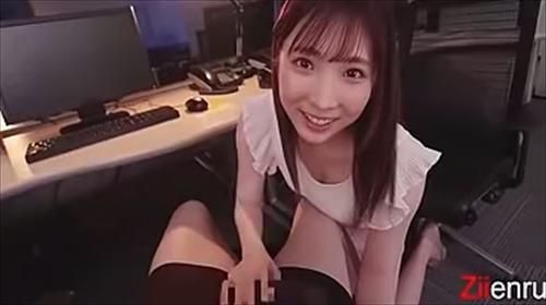 恋人と親しくしている友人に嫉妬するが、誘拐に対して抵抗している。性器が硬くなっている。
