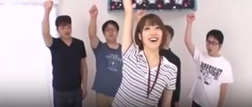 魅力的容姿のお姉様、未熟な男性の早過ぎて無意味だ射精を修正するので厳しい筋力アップの時。
