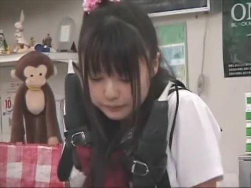 コンビニで起こったパワフルな機械との戦いと、少女の運命が大きく変わる出来事