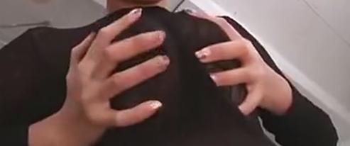 透明ボディスーツ見せつけ、巨乳女医深夜エッチ業務