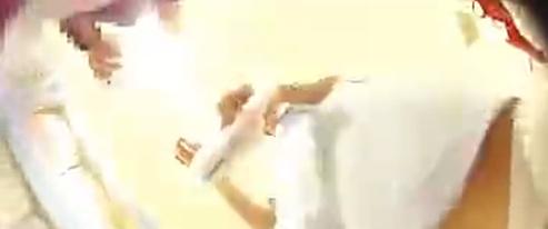 スカートめくり撮影の有名な不審写真家による映像。