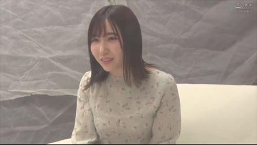 美貌と頭脳に優れる女性が、彼氏の要求により性行為を強要される