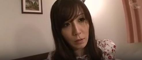 黒人訪問者の風呂をのぞく、陰茎サイズに興奮する。