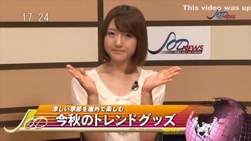 アナウンサーは体を使って、手マン、レジャー情報、人気パティシエの秘密のレシピなど、様々な情報を伝えた。