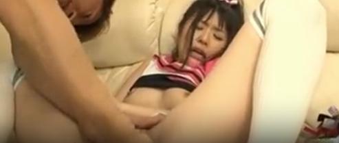 性的サービスを提供するつぼみ風俗嬢が男性の自宅へ。