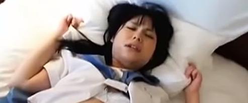 水泳スクール衣装と制服。鬍子カット、投げかけ、卑猥な言葉、中出。