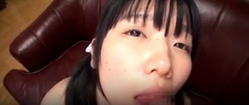 滑らかなおまんこがピックンピックンロリな顔に大きいオッパイと肌が白いふっくらとしたボディにボッキ、ツインテール学生服ロリータ娘が電マ責任を問うされる。