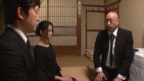 彼の体は欲望の赴くままに、激しく動き、快楽を求めて止まらなかった
