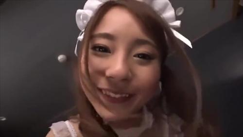 かわいらしい若い女性が恋愛中の性的な行為をし、中出しする家事代行をします。