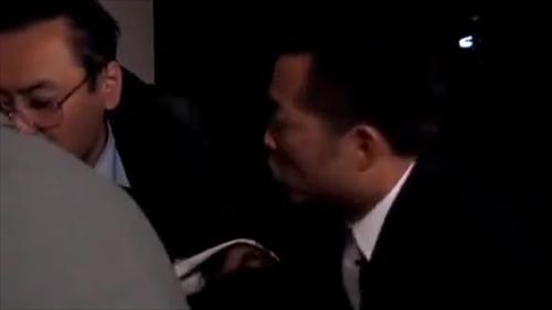 男たちにさらされ、企業の仲間に安眠させられる。