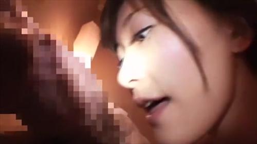 魔女のスリムで魅惑的な姿が軽く酔い性欲を解放。