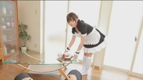 愛する主人のために尽くす、美しいメイド。
