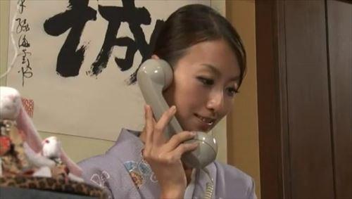 朝露を纏った肌、そして熱い勃起