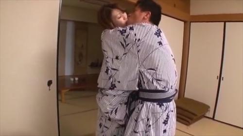 性行為を刺激するハンドサービスで楽しむHな顔にパイもみ指
