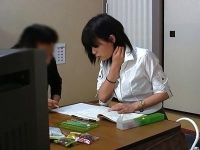 教え子が家庭教師に発情してオチンポしゃぶってから生ハメ!!感じまくり中出しがたまらないんだが！