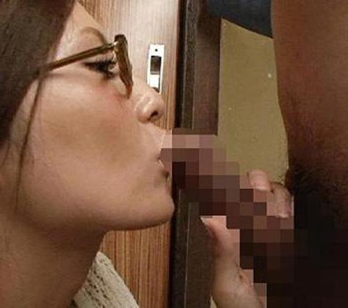 『はぐぁ！こ、こんなオバサンを性奴隷にするなんて…』【人妻】変態男に強引にチンコをハメハメされたオバサン！《強姦》