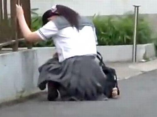 『あのぉ…その子、嫌がってますよね？』【JK】クズレイプ犯に犯されて性奴隷された女子！《強姦》