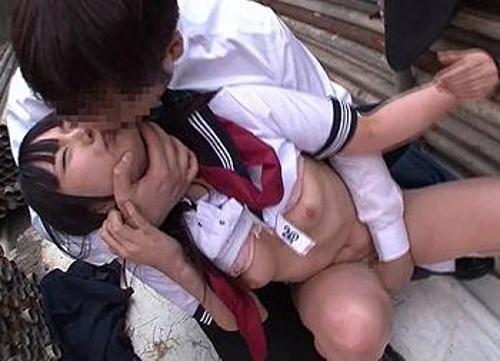 『うぅ、こんなの酷いよぉ…』【JK】カスレイプ犯に勝手にデカチンをハメハメされた女子！《レ○プ》