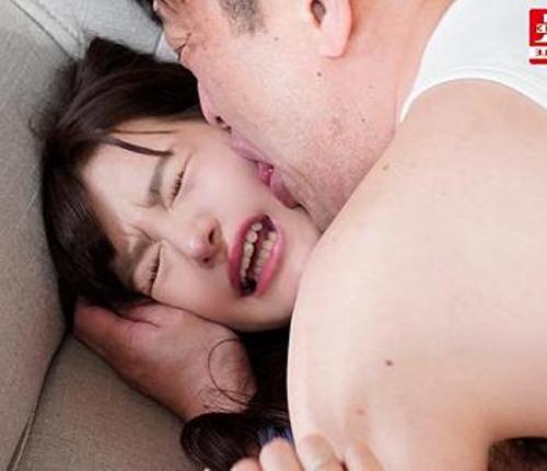 『うぅ、こんなこと旦那に相談できないです…』【人妻】鬼畜義父に鬼ピスされて性奴隷された奥さん！《レ○プ》
