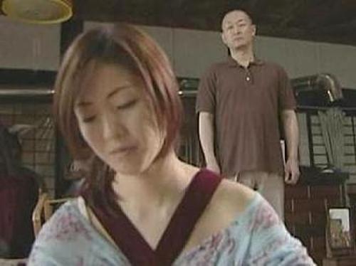 『あぅ…こんなオバサン犯してどうするのよ…』【人妻】ゴミ男に嫌がっているのに巨根マラを突っ込まれたオバサン！《レ●プ》