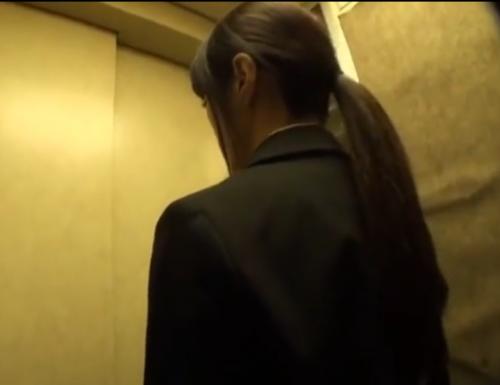 【OL】ターゲットの美少女の帰宅を尾行！玄関のドアを開けると同時に押入り、恐怖で号泣しても容赦なく肉便器《レイプ》