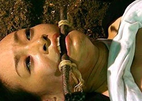 『ちょ、嫌だぁ！こんなことやめてよっ！』【熟女】ゴミ犯罪者に肉棒で奥まで貫かれて悔しいのに痙攣イキする熟女！《レイプ》