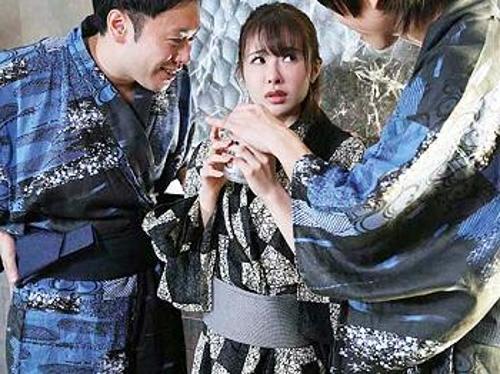 『うぐぅ…こんなオバサン犯さないでよぉ…』【人妻】ゴミカス男に容赦なく割れ目にハメハメされたオバサン！《レｘプ》
