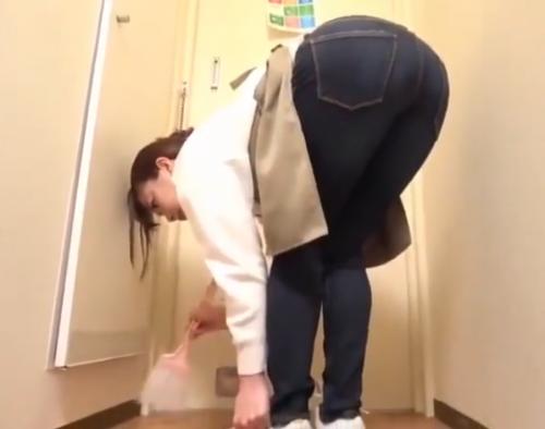 【家政婦さん】美尻でお仕事熱心の人妻おばさんが魅力的だったので無理やりチンコねじ込んで肉便器にしてやった《レイプ》