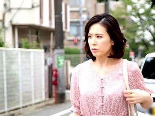 『オバサンに何してるのょ…あぁ！ダメ…』【人妻】死ぬほど嫌いな強姦魔に巨根でパコパコされて肉便器された熟女！《レイプ》