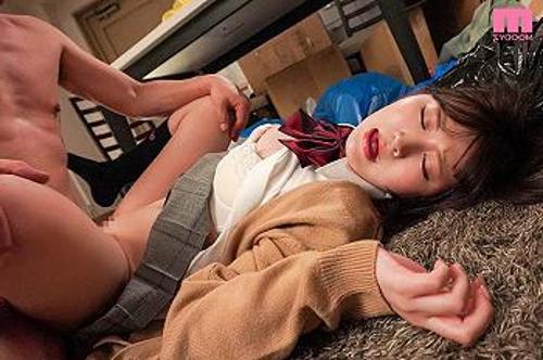 『ひぃ…もうチンチン挿れないでください…』【JK】変態隣人に抵抗したのにチンチンを突っ込まれた女の子！《レ○プ》
