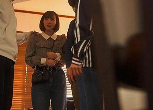 『だ、ダメぇ…チンチン挿れないでぇ！』【美女】キモ男に抵抗虚しく膣奥に挿入された美女！《レ○プ》