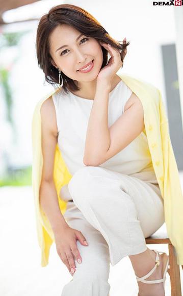 「美」と「聡明さ」を兼ね備えた現役美容家 41歳 佐田茉莉子 AV DEBUT
