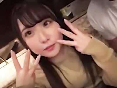 19歳のロリフェイス元アイドル美少女が、スリムな肉体を全裸にし、濃密なセックスで女性らしさを乱れさせる！