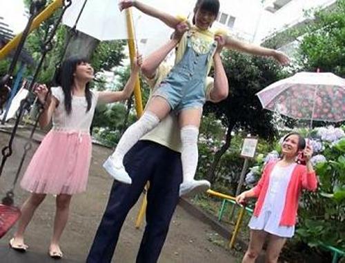 『ひぃ…お願い、オチンチン挿れないでぇ！』【JS】最低レイプ魔にペニスで膣奥ガン突きされて屈辱の絶頂イキする少女！《レイプ》