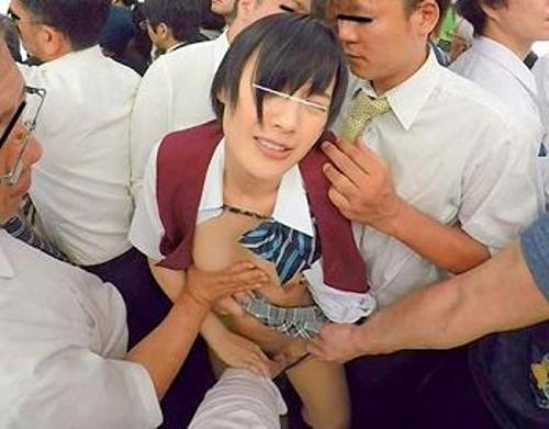 『うぅ…誰か助けて…』【JK】最低犯罪者に肉棒で奥まで貫かれて精子で汚された少女！《レイプ》