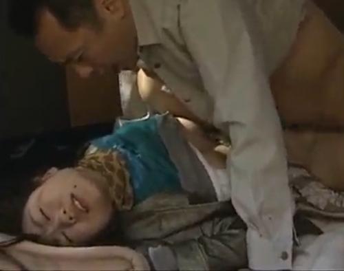 『奥さん、好きなんだぁ、セックスしてくれ！』【人妻】友人の妻に欲情してしまった男が断られてるのに無理やりチンポ挿入《レイプ》