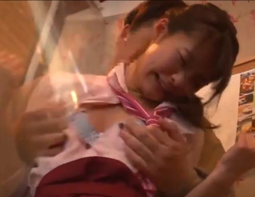 【JKバイト】アイドル級に可愛い少女たちが店員のカフェに痴漢師が出現、羞恥で泣き出す少女たちを次々犯していく《レイプ》
