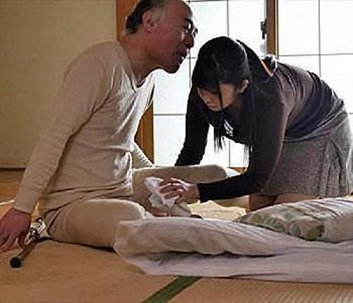 『お願い、もうやめてください…』【人妻】カス義父に無理やり膣奥にパコパコされた奥さん！《レイプ》