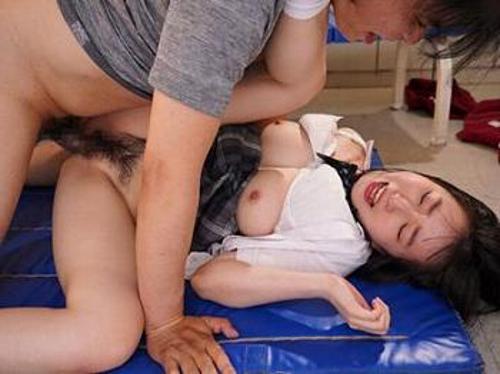 『いやだ、お願い、挿れないで…！』【JK】死ぬほど嫌いな教師に無理やり膣奥に挿入された女の子！《レ○プ》
