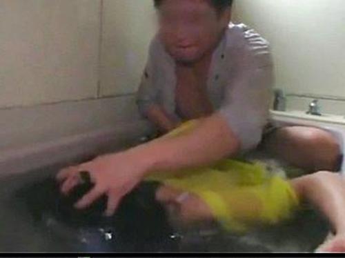 『はうぅ…や、めて…あぁああ！』【人妻】生理的に嫌いな野郎に巨根で奥まで貫かれてガクブル絶頂する妻！《レ○プ》