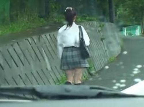 『今日はあいつ拉致しようぜ〜w』【JK】夕方の街中で下校中のロリっ子を物色！車に無理やり押し込んで山奥で輪姦レイプ《号泣》