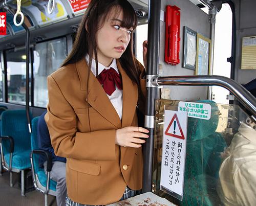 『嫌だぁ、もう許してよ…』【JK】カス犯罪者に嫌がっているのに小さな割れ目にねじ込まれた女子！《レｘプ》