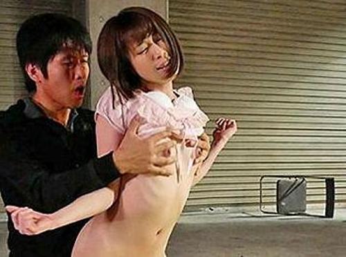『うぅ、もう嫌だよぉ…』【JD】ゴミクソ男に抵抗虚しく小さな割れ目にパコパコされた女子！《レｘプ》