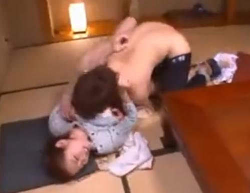 『おい、暴れるな！』【人妻】夫の同僚に犯された妻、抵抗するがチンコ挿入されて何度もイカされて快楽落ち《レイプ》小川あさ美