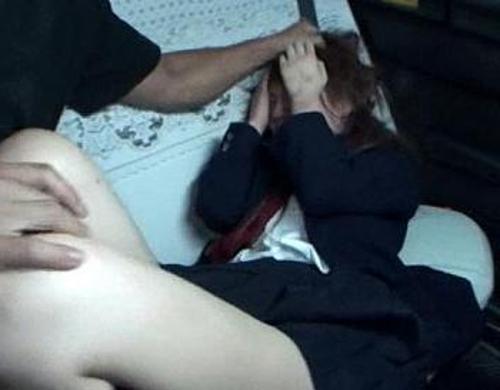 『ひぃ…もう許して…』【美女】クズ犯罪者に巨根で膣奥ガン突きされて痙攣イキする美人！《レイプ》