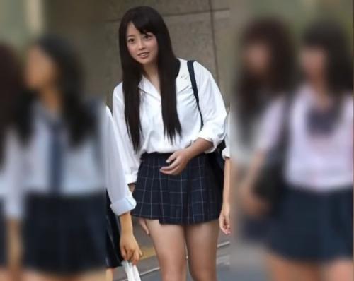 《盗撮》【JK】芸能人級に可愛いJKに迫る痴漢野郎、ロリマンコがびしょ濡れにされて肉便器ファック、小さな割れ目から大量精子《レイプ》