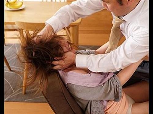 『あうぅ、こんなおばさん犯さないでよぉ…』【人妻】死ぬほど嫌いなレイプ犯に抵抗したのにチンコをハメハメされた熟女！《レイプ》
