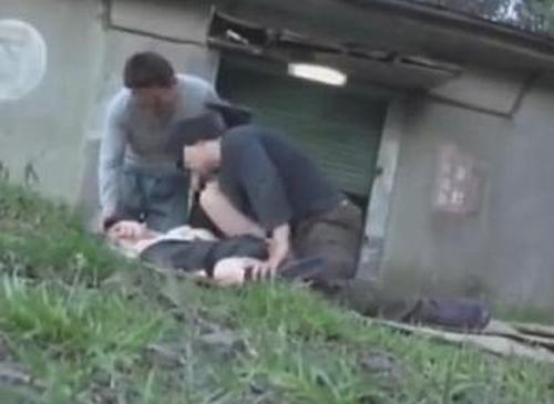『嫌だぁ…こんなの酷いよぉ、うぅ』【JK】キモ男に無理やり巨根ペニスをハメハメされた女子！《レイプ》